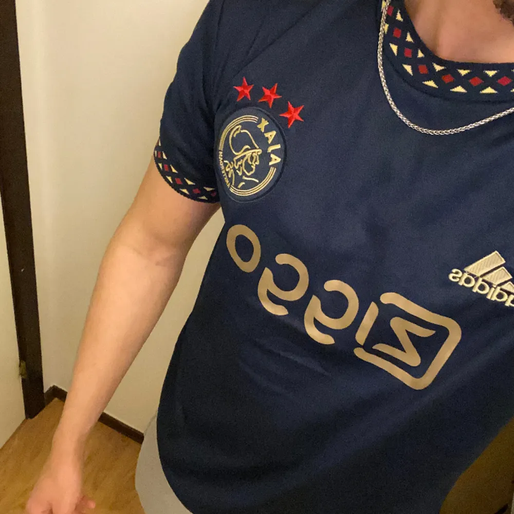Riktigt fet Ajax tröja.  Storlek M. Helt Ny.. T-shirts.