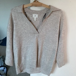 Stickad tröja - Säljer denna jätte fina stickade trekvartsärmade tröja!🩷