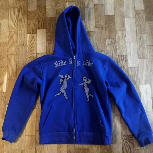 Side by Side Rhinestone hoodie - Storlek: XXS  Skick: 8/10 Marinblå 