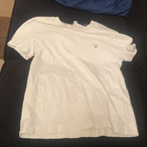 Vit gant t shirt  - Helt i nyskick beställde från hemsidan men passade inte