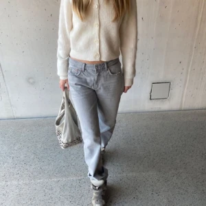 JEANS - Säljer dessa assnygga jeans från Gina tricot då dom inte kommer till användning!💗 nypris är 500kr