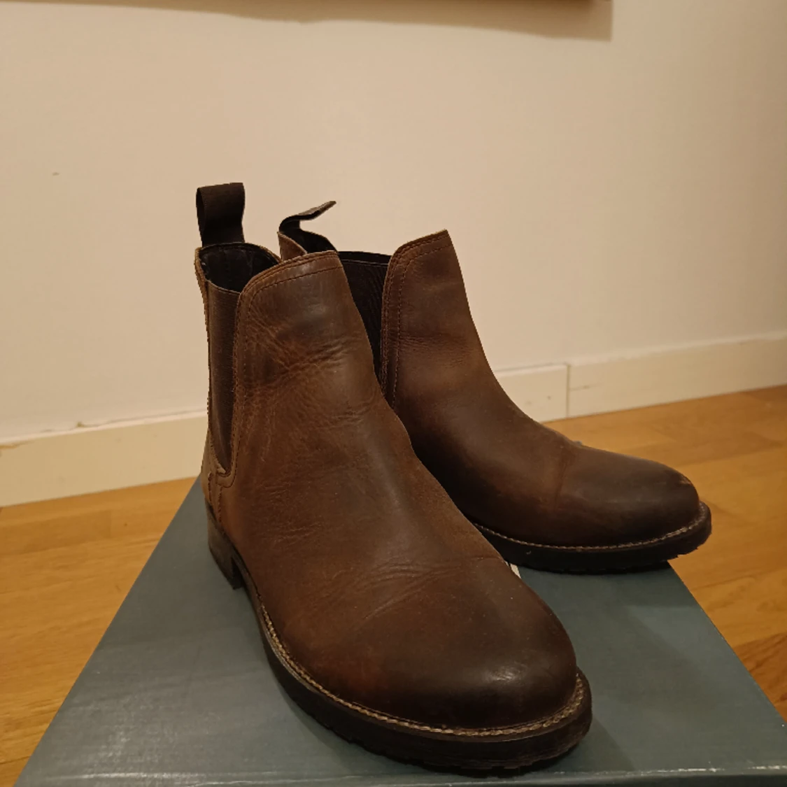 Bruna läderkängor Dasia