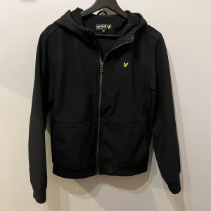 Lyle & Scott jacka - Skick 8/10 Storlek 164-170 Hör av er om ni har frågor😃