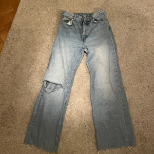 Jeans  - Säljer dessa jeans då dem inte kommer till användning längre 