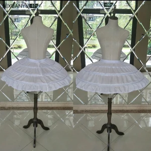 Hoop skirt - Säljer min hoop skirt då den ej kom till användning till något!