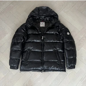 Moncler maya - Säljer min moncler maya eftersom att jag har tröttnat på den, 10/10 skick , inga skador