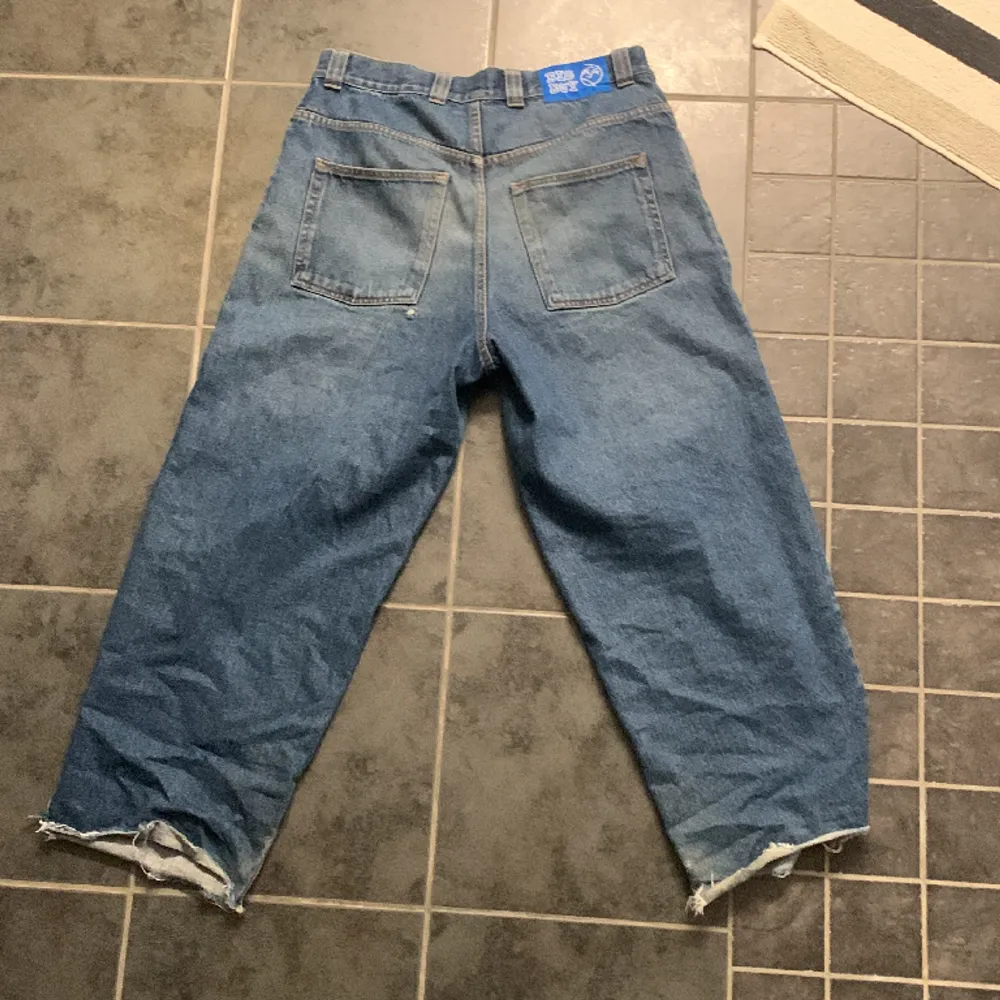 Gamla big boys som inte kommer till användning. Klippta men har en unik passform  . Jeans & Byxor.
