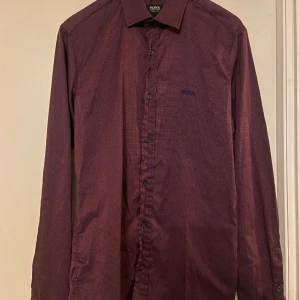 Skjorta - Hugo boss skjorta, knappt använd 