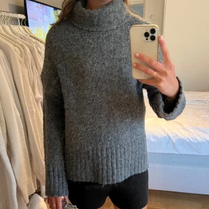 Stickad tröja - Grå stickad tröja från HM i stl M 💛
