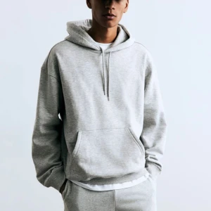 Hoodie - Säljer hoodie från HM, i bra skick och endast använd ett fåtal gånger. 