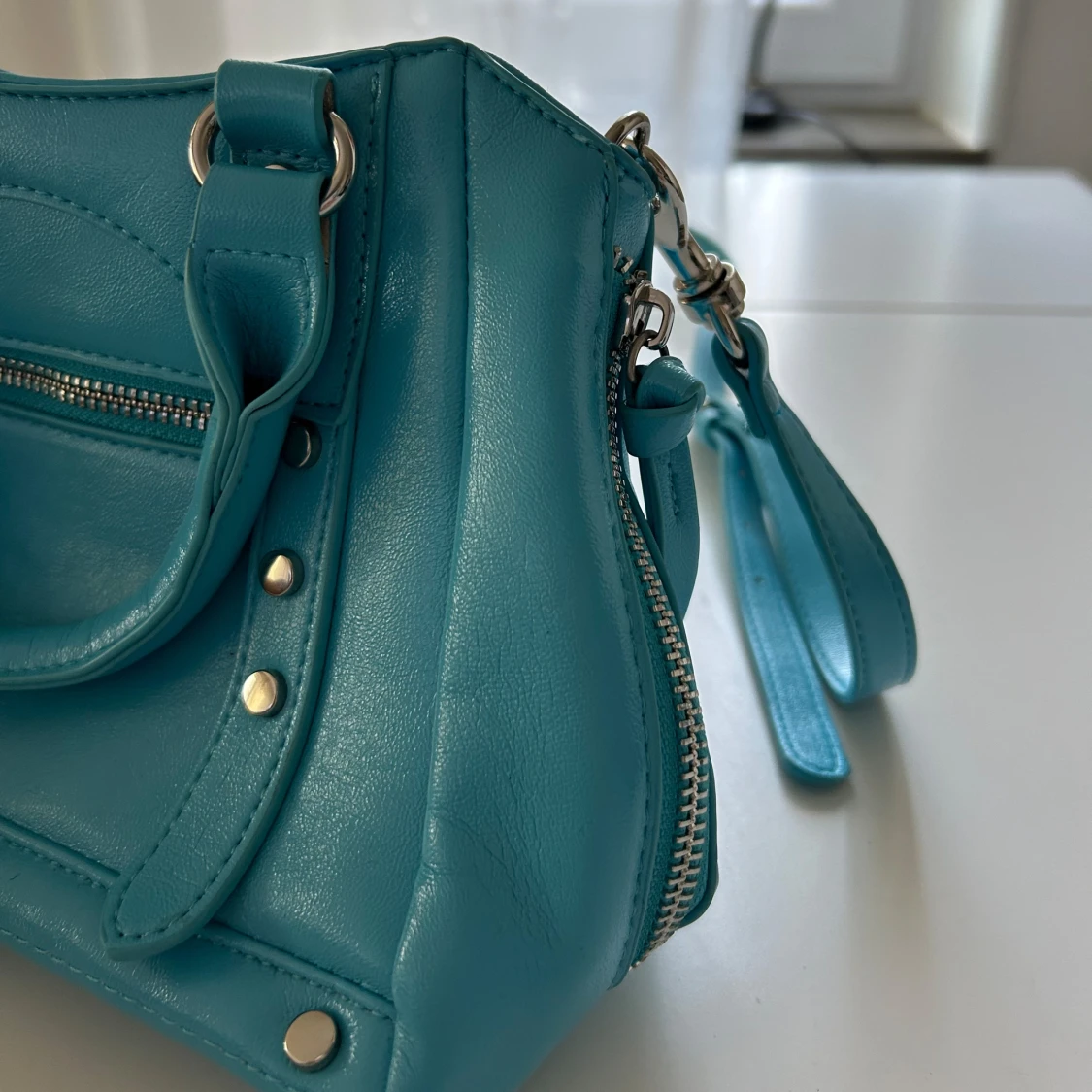 Ljusblå crossbody väska - 92