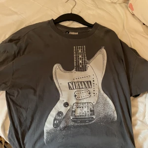 Nirvana t-shirt  - Nirvana t-shirt tappade bort min första men så köpte en ny men hittade den igen😅 Aldrig använd 