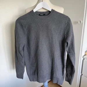 Grå J Lindeberg tröja  - Super fint skick  inget att anmärka på  Normal i storlek 