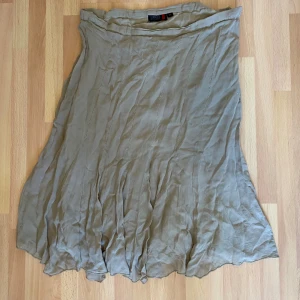 Midikjol  - Midikjol med veck