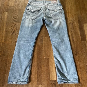 True religion - Intressekoll på mina Trueys super qt. Skriv pm om du är intresserad eller om fler frågor. Kom gärna med bud!