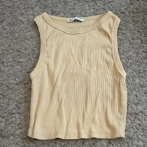 Säljer mitt linne från Zara - Samma som de förra så har jag aldrig andvänt den utan bara testat den en gång. 