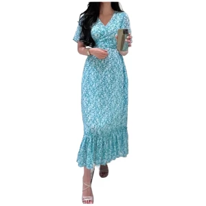 Blommig sommarklänning  - Blommig sommarklänning, helfodrad.  Strl 38 Passar som 36-38