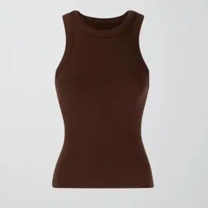 Säljer ett fint basic linne från Gina tricot modell: basic rib tank  Storlek: xs  Skick: använd 1 gång Köparen står själv för eventuell fraktkostnad🫶🏽