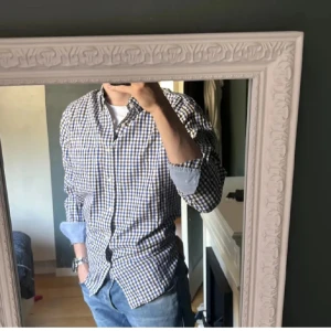 Massimo dutti  - Tjena! Säljer en fet Massimo dutti skjorta  I storlek L men passar även M 9/10 skick skriv gärna frågor i dm!