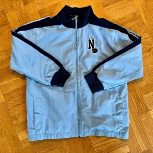 Nike90s jacka - Storlek 14-16 men passar nog en mindre vuxen