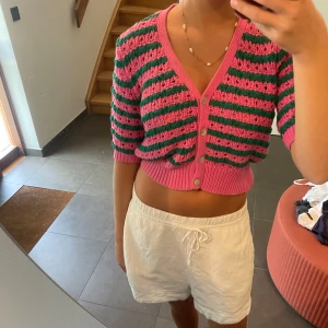 Zara topp - Super söt topp från Zara som inte längre säljs😍 Toppen är i storlek S och är knappt använd!