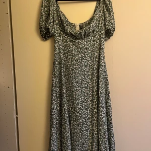 Klänning - Grön sommar klännings ledig använd 