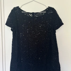 Esprit blus - Jättefin svart spetsblus, skulle gissa storlek M❣️