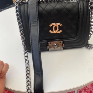 Väska - Fin väska som är köpt utomlands, i bra skick nästan aldrig använd 