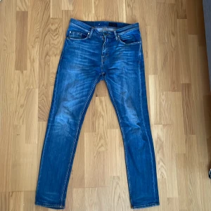 Tiger off Sweden jeans storlek 30/32 - Ett par blåa tiger off Sweden jeans i storlek 30/32 . Slim fit 