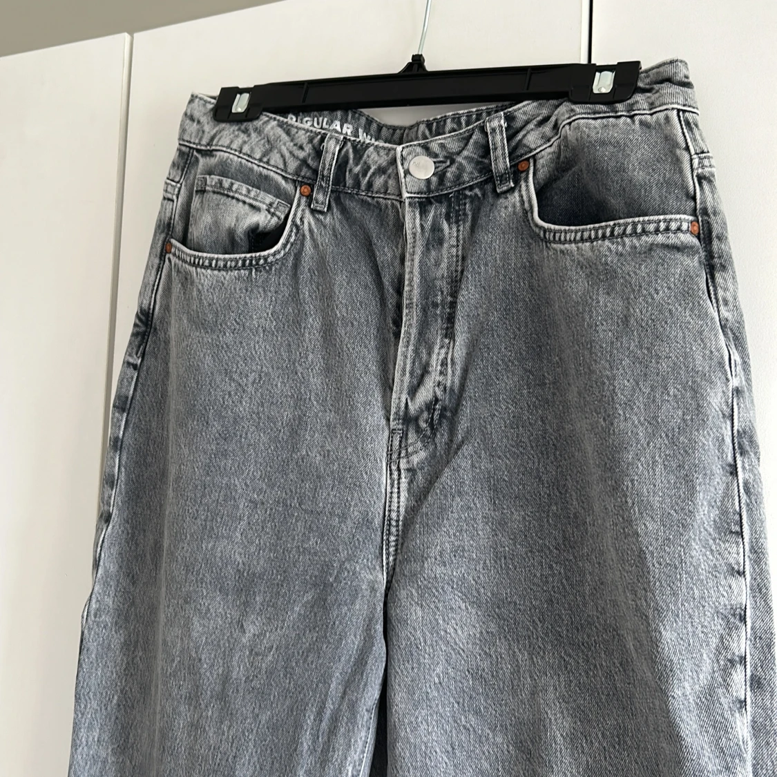 Ljusgråa Jeans Från Bikbok  - 91