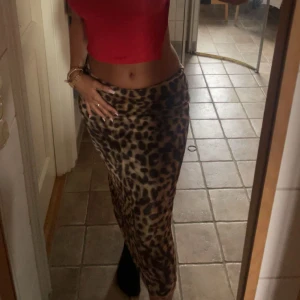 Leopard kjol - Lågmidjad kjol i fint skick i storlek XS/S!⭐️