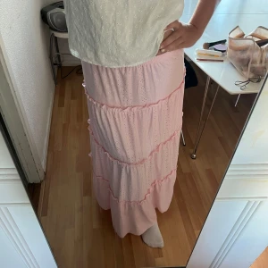 jätte fin maxi kjol🩷🩷 - super söt maxi kjol 💗💗🩷💐
