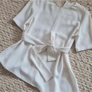 Zara blus - (TAGGNA BILDER) Säljer denna jätte fina zara blus som de är inget fel på. Pris går att diskuteras❤️