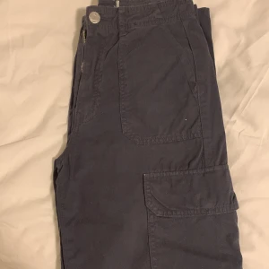 Cargo byxor  - Mörkblå cargobyxor 