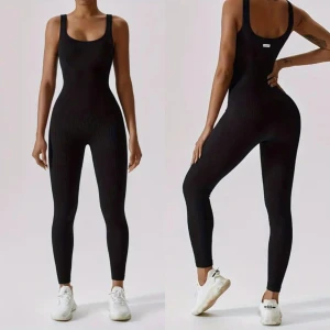 Jumpsuit Onepice svart stl M - Helt ny onepiece / jumpsuit stl M, Mooslover. Helt normal i stl, som en 38/40. Superskön fast mjuk kvalite, jättefin på!  https://mooslover.com/products/ribbed-solid-color-tummy-control-sleeveless-seamless-jumpsuit-tt-sjwc001?variant=44009932325083