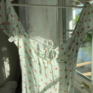 Berskha sommarklänning - Storlek xs. Supersöt klänning🌸 aldrig Andvänd 