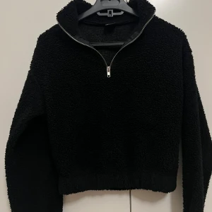 Gina tricot tjocktröja - Gina tricot tjocktröja. Varm och gosig tröja. 