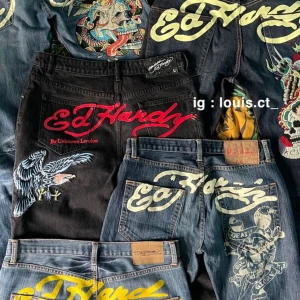 SÖKER BAGGY ED HARDY JEANS - Söker ett par baggy ed Hardy jeans skriv till mig om ni har, Max 1000kr ❤️