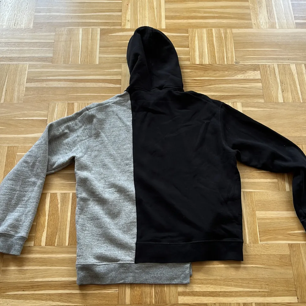 Dsquared2 Hoodie Cond 9/10 Nypris 5500kr. Hoodies.