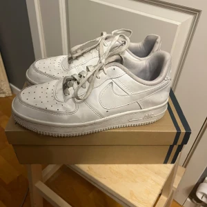 Air force 1 - Gott skick Stl 42 Tvättas innan ja skickar Pris kan diskuteras