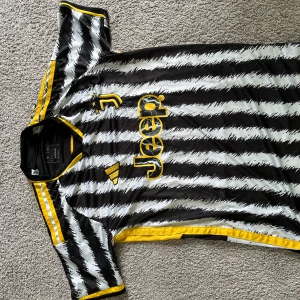 Juventus tröja - Juventus tröja i bra skick till ett bra pris använd runt 2-3 gånger