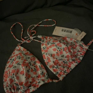 Bikiniöverdel  - En jättegullig bikiniöverdel🥰 aldrig använt lappen är också kvar!! 