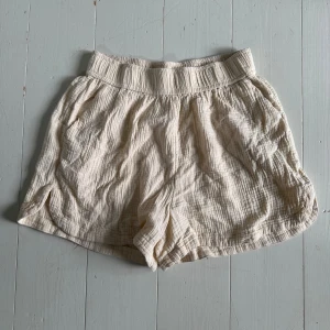 Sköna shorts i bäckebölja  - Supersköna shorts i bäckebölja   Jättefint skick