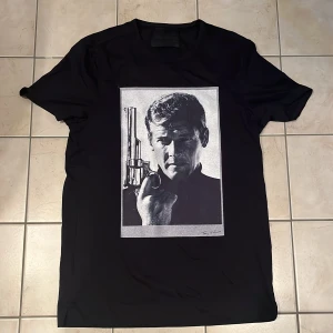 Limitato t shirt - En limitato t shirt i ny skick 