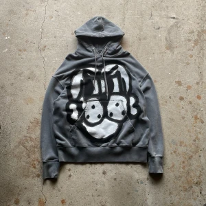 Givenchy Chito MMW hoodie - Givenchy x chito hoodie av Mathew Williams. Retail ligger på 1300$ så dehär är en steal, den är använd några gånger och har inga flaws. Den är Size S men passar M/L. Skriv för mer bilder eller info.