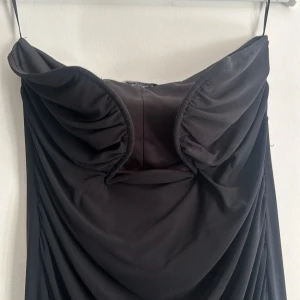 strapless klänning  - Svart klänning i mesh 