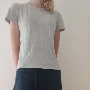 En helt vanlig grå T-shirt från bikbok. Köpt för 150 kr. Säljer då den har blivit aningen för liten på mig💓