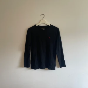 Polo Ralph Lauren - Tröja från Ralph Lauren. Köpt i New York. Barnstorlek 160 (14-16år) men fungerar bra som en vuxen XS / S. 