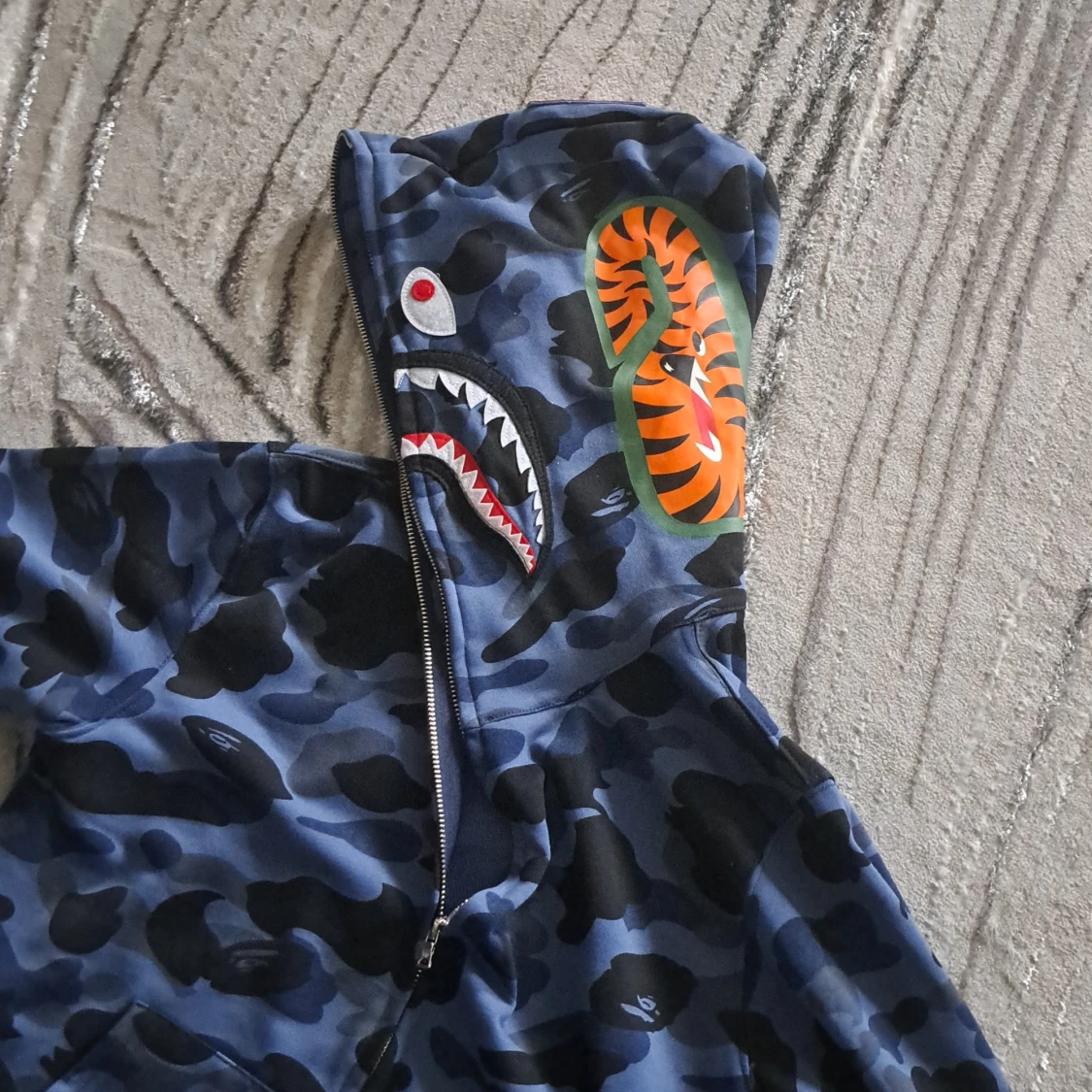 Bape Hoodie,har inte använt den på länge nu den har inga problem har inte använt den nån gång och allt är som de ska vara (pris kan diskuteras) - 91
