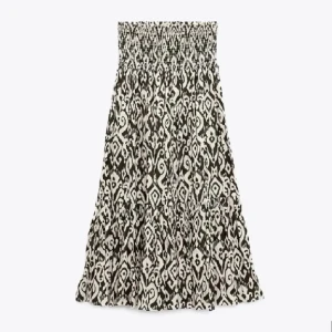 Långkjol från Zara  - Säljer denna superfina långkjol från zara,  Sparsamt använd 🩷🩷 Skriv för egna bilder 